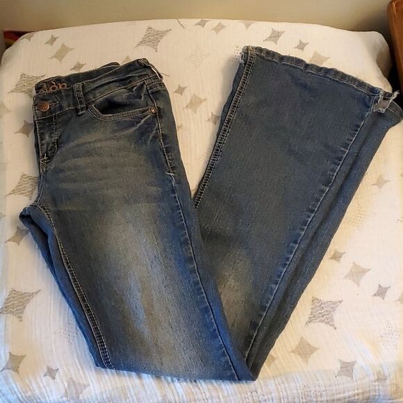 REIGN JEANS - Picture 1 of 9